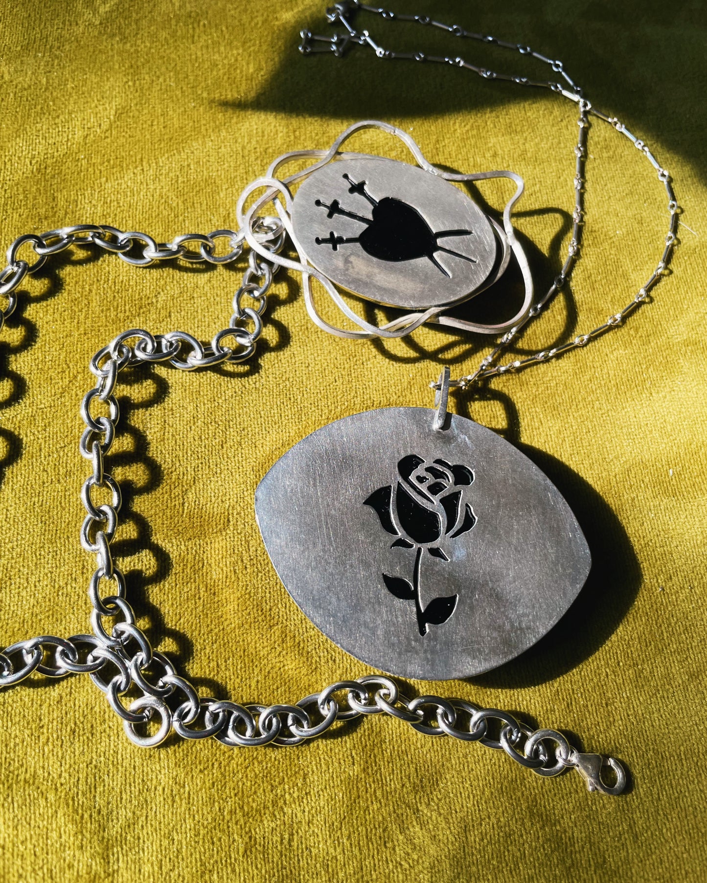 Onyx Hidden Rose