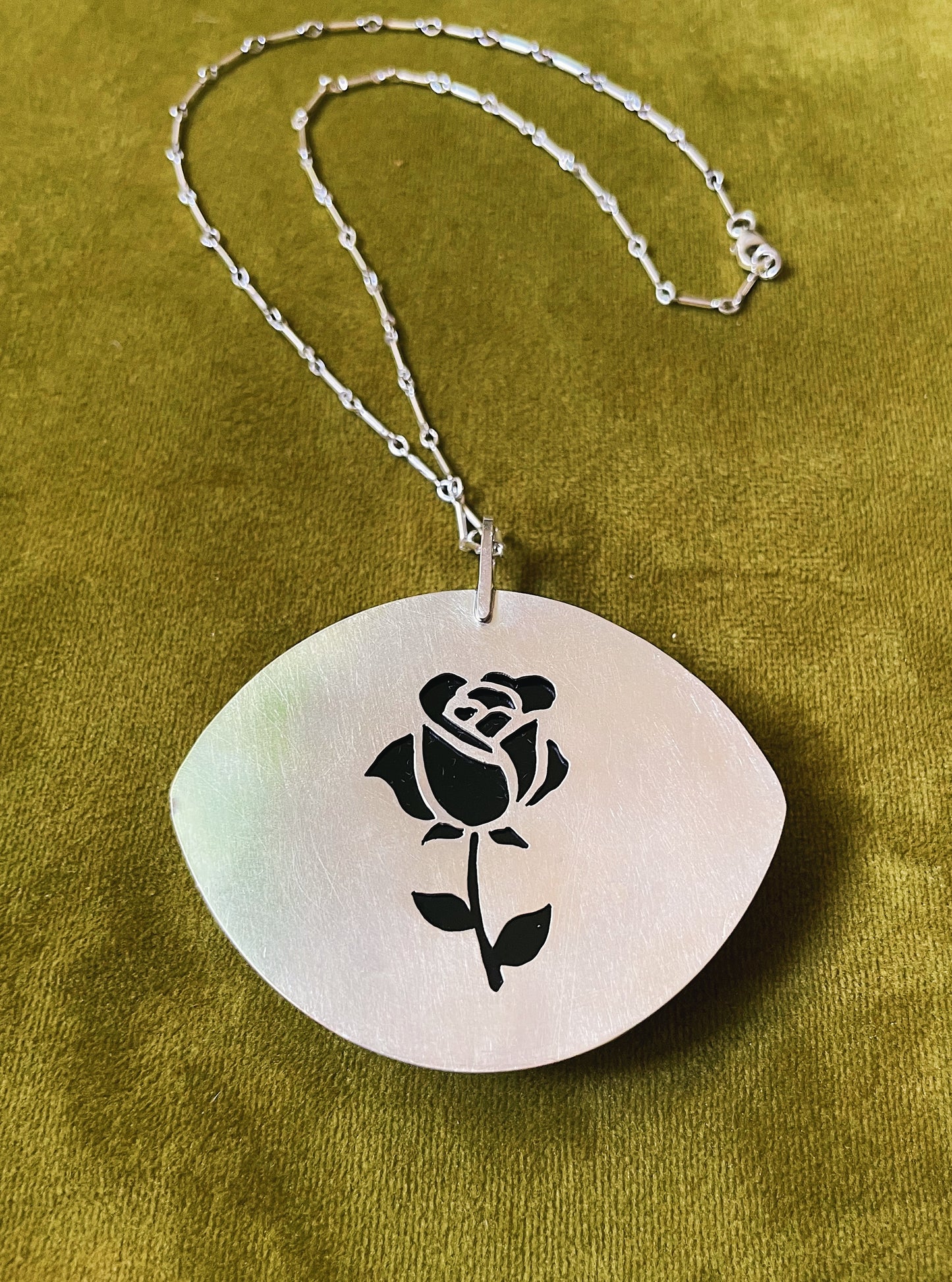 Onyx Hidden Rose