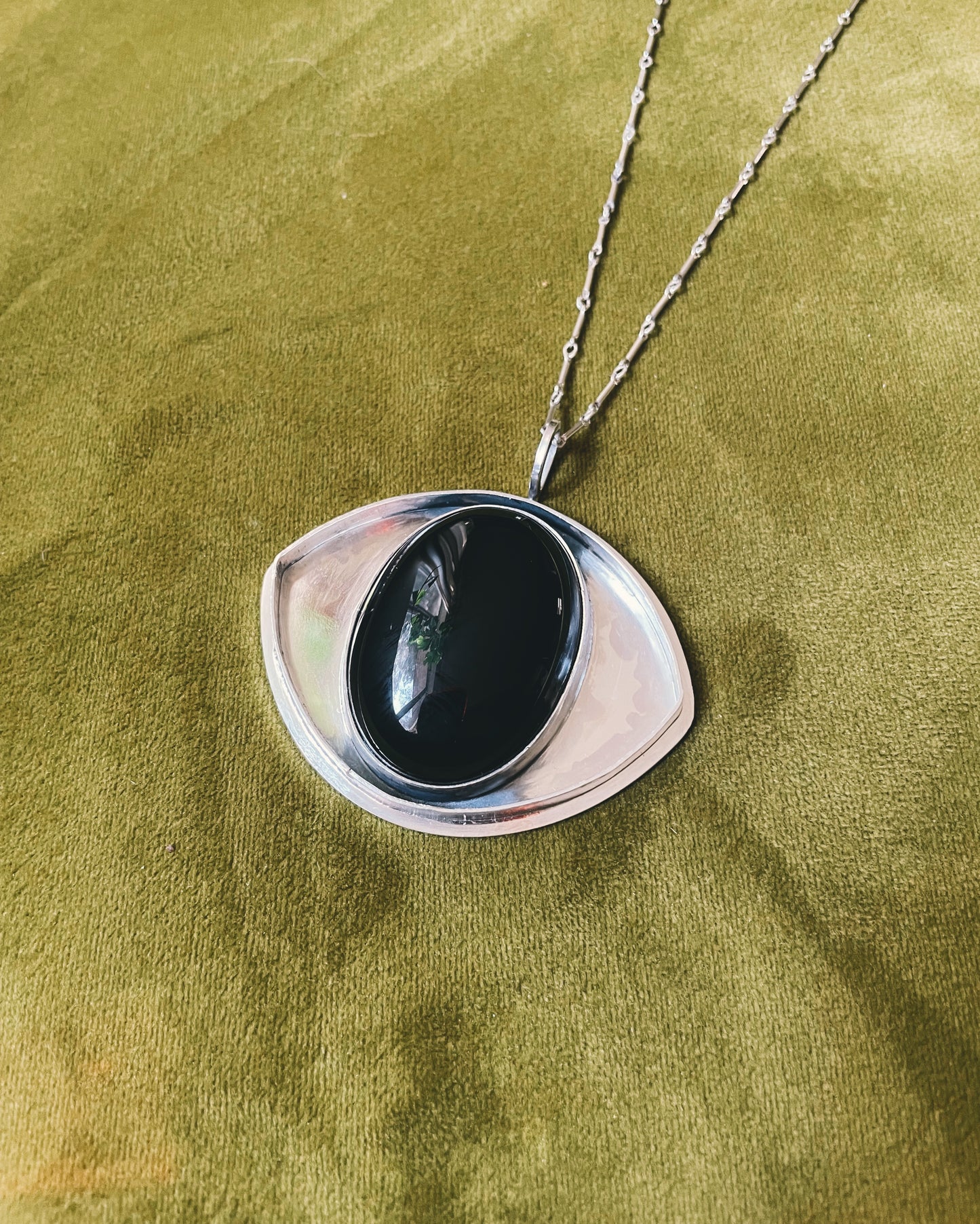 Onyx Hidden Rose